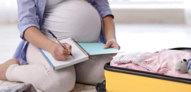 قائمة بأساسيات حقيبة الولادة التي تحتاجها الأم والمولود